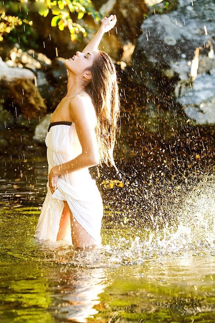 Marie Avgeropoulos in Oklahoma City