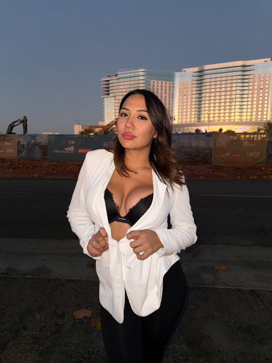 Take a pause and enjoy Ali Cruz — streaming from Oklahoma City