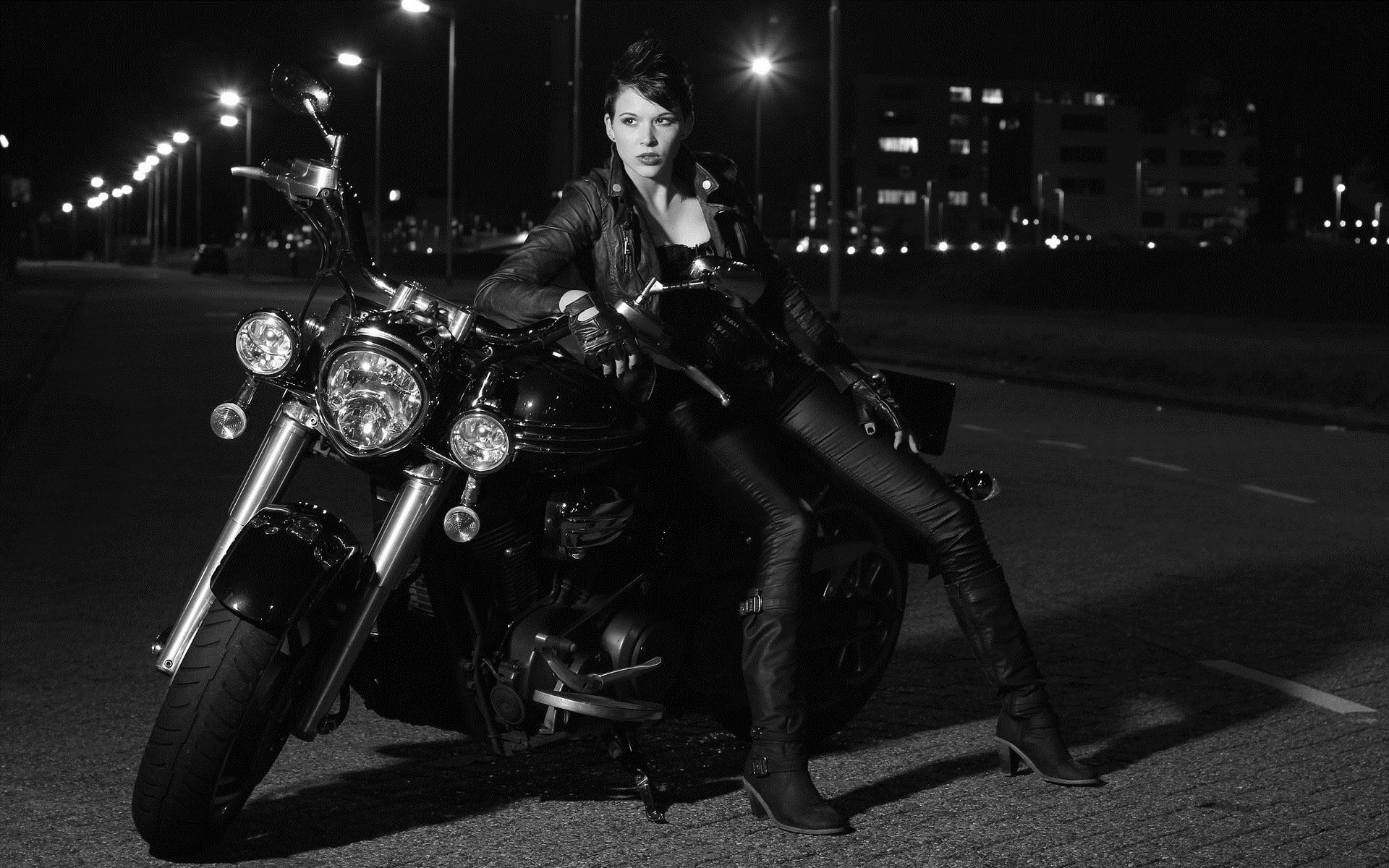 Photo Beautiful girls and motorcycles in Oklahoma City