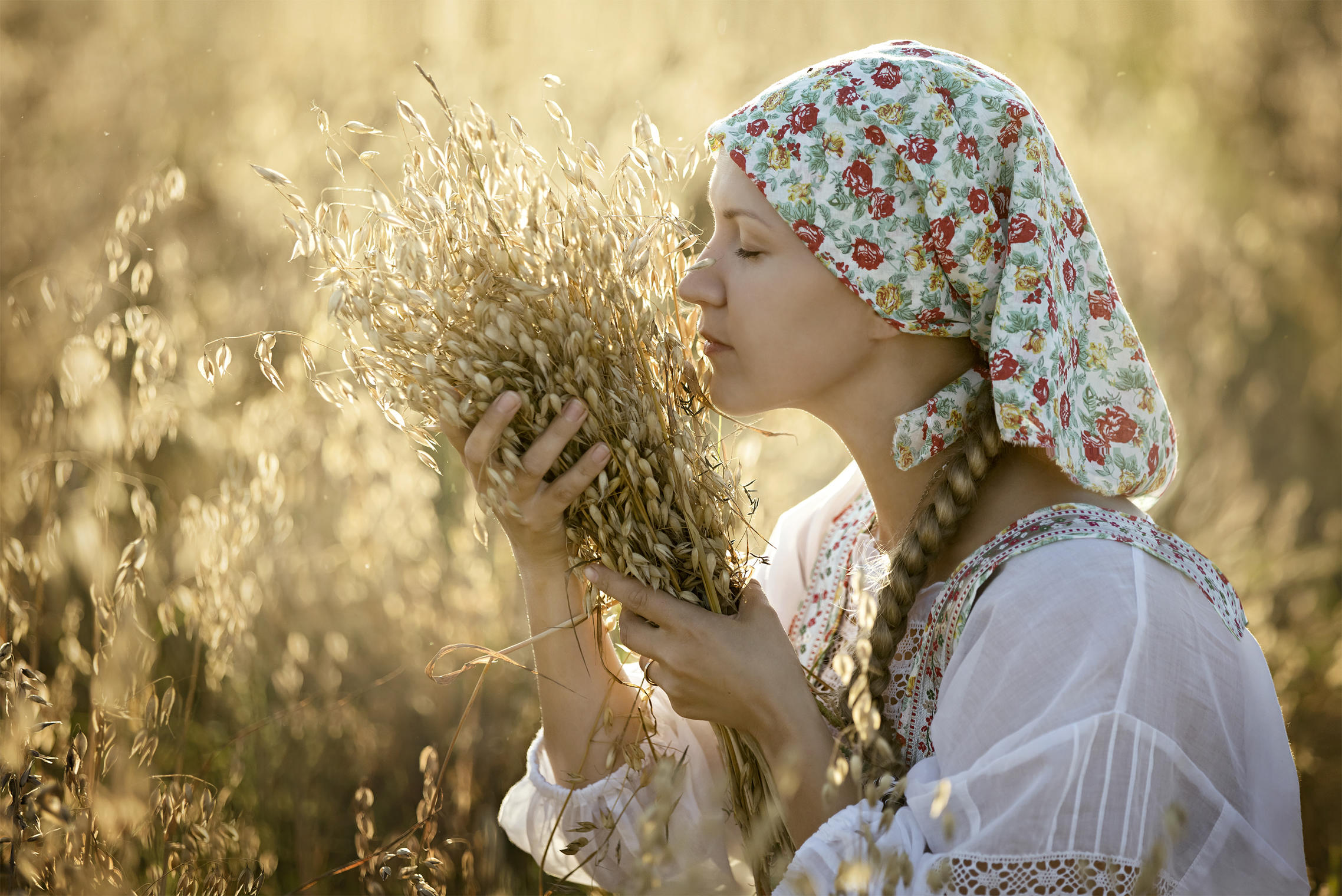 Photo Women in Slavic costumes in Oklahoma City
