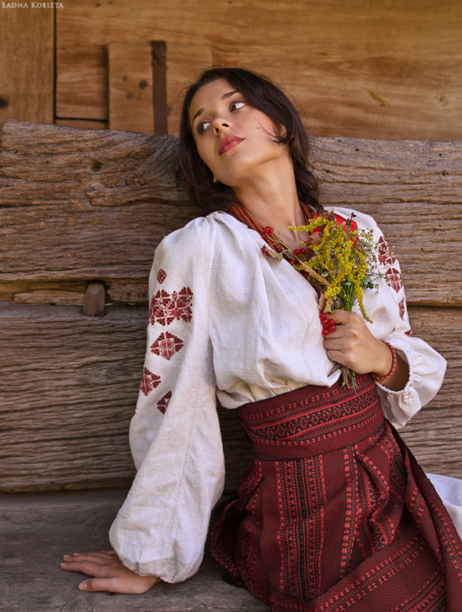 Girls in Slavic costumes in Oklahoma City
