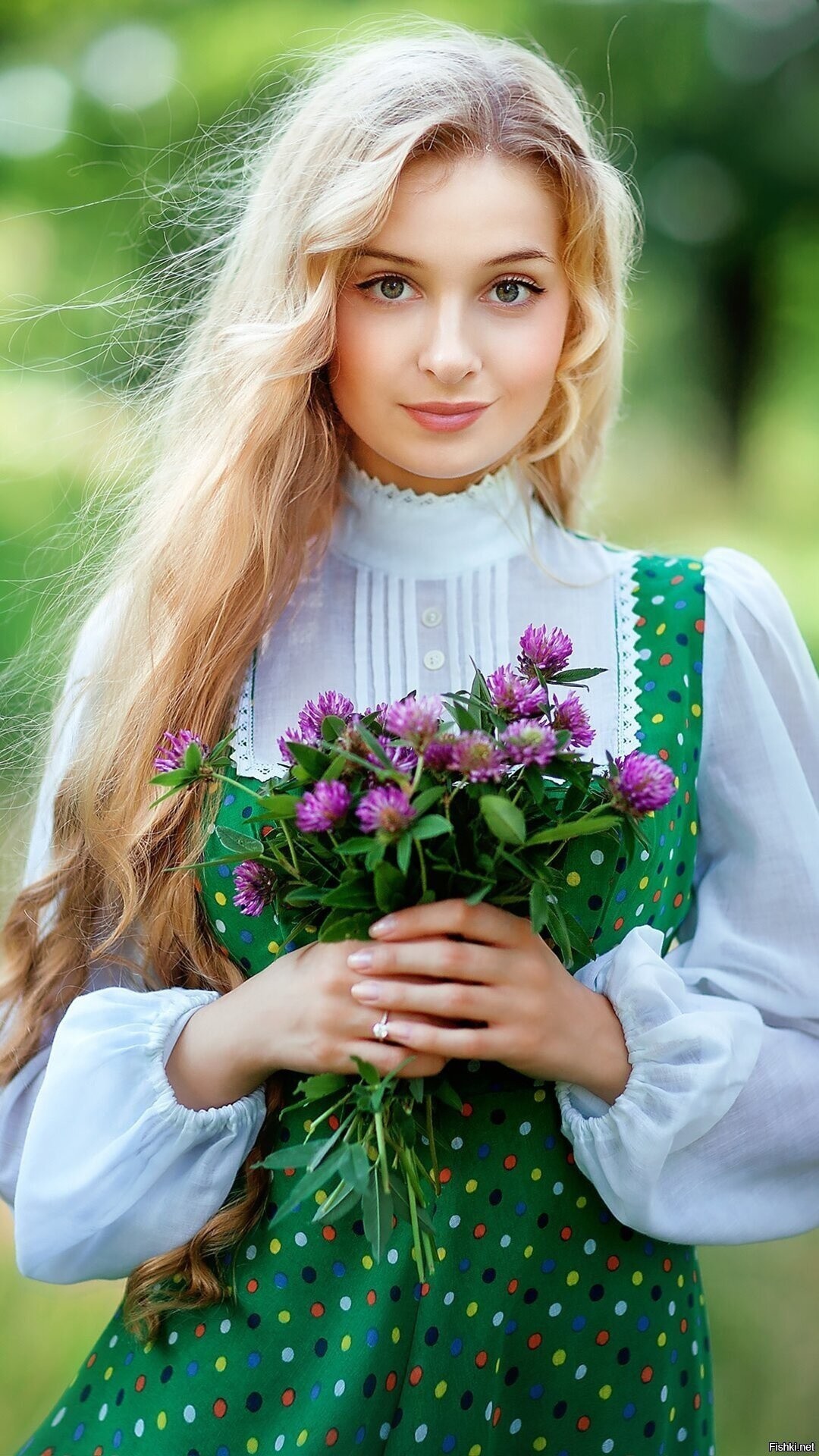 Girls in Slavic costumes in Oklahoma City