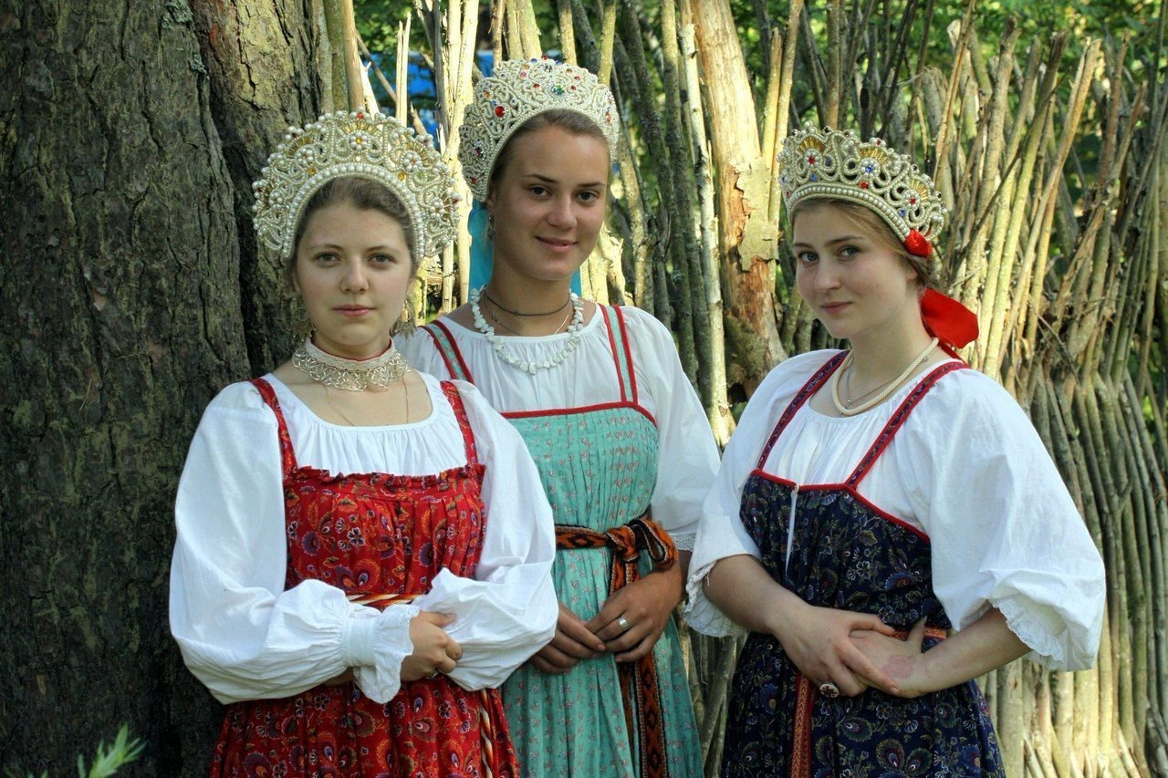 Sexy model Girls in Slavic costumes in Oklahoma City